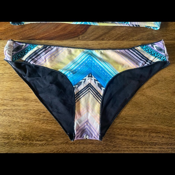 🌊RipCurl🦖SOLD!🦖 Bikini top & bottom size Medium 🌺 - Picture 2 of 13